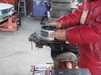 精密OHの作業風景