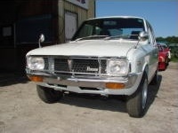 昭和47年マツダプレスト・ロータリー 4ドアセダンTSS